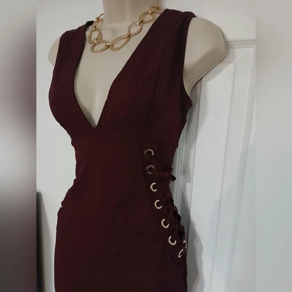 Iris Deep Burgundy Backless Dress - Picture 3 of 4